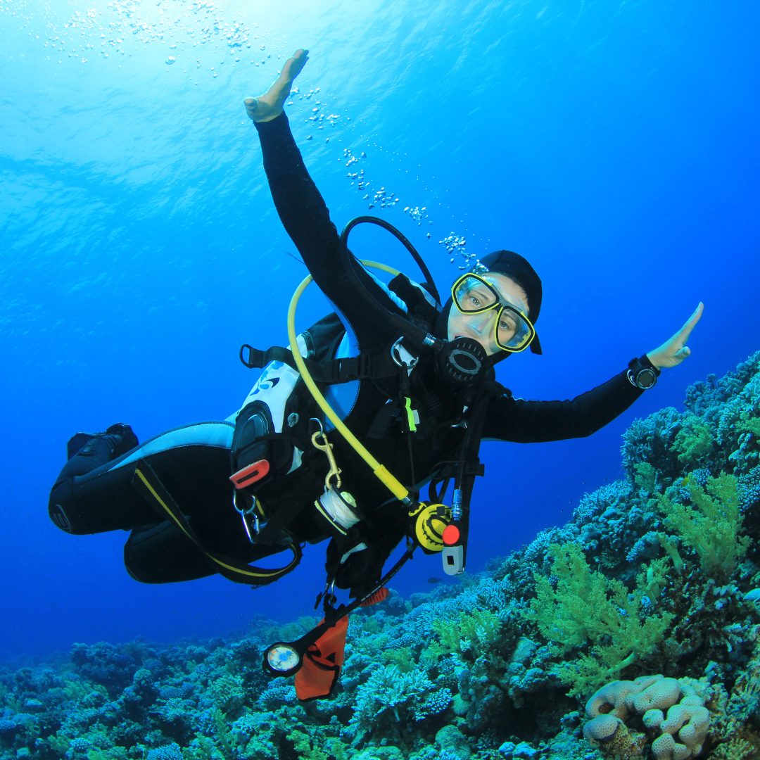 Une femme en plongée sous-marine